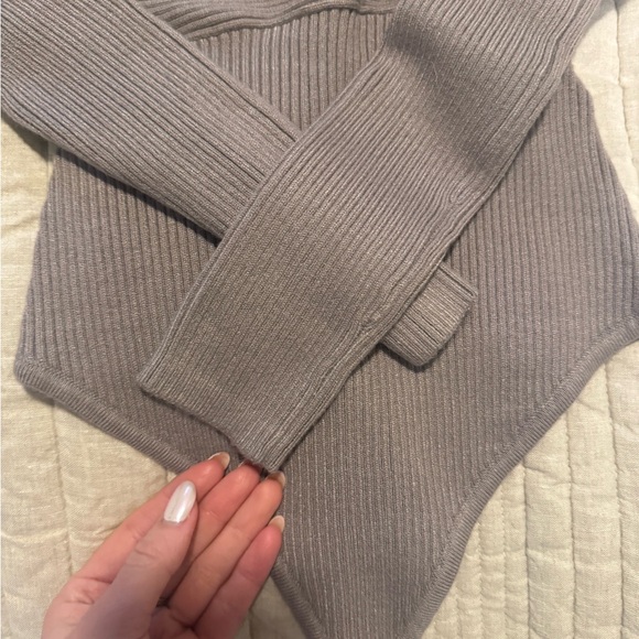 NWOT! Abercrombie & Fitch LuxeLoft Wrap Sweater Bodysuit - S - Picture 4 of 11